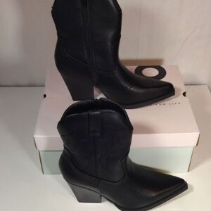 SO Tapanga Women's Black Western Ankle Boots Size 9.5 NIB